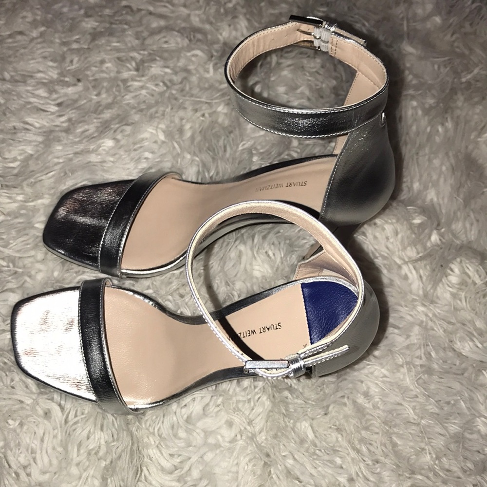 🔥HP🔥Stuart Weitzman silver sandals🔥🔥🔥🔥🔥 - Picture 3 of 6